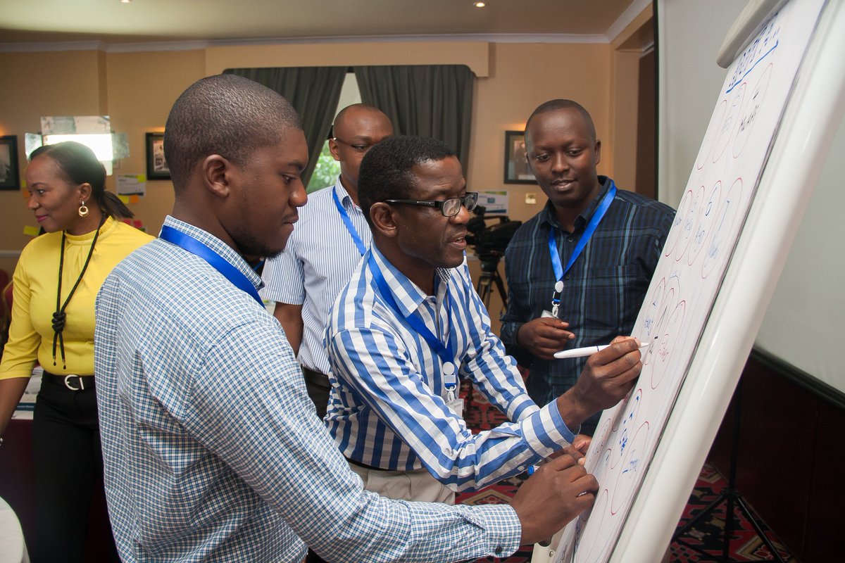 HelixInstitute's tweet photo. How do customers take up &amp; use #DFS? Understand this journey with us @HelixInstitute in our Rethinking Marketing for DFS Uptake &amp; Usage course. https://t.co/weth9uiJmE. This course is also offered in French @InstitutHelix https://t.co/i5yngBasls