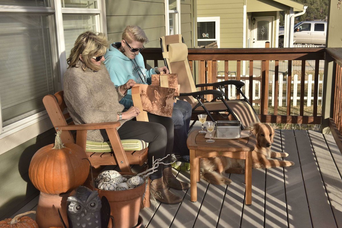 botanglenet's tweet photo. Mother-Daughter “stitch and bitch” session, discussing our preparations for this weekend, while hand-sewing journals. Is there anything better? Maybe the dog at our feet.
#estesparkholidaymarket #visitestespark #handmade #leatherjournals #handsewing #botangle #familybusiness https://t.co/zGg6VY080X