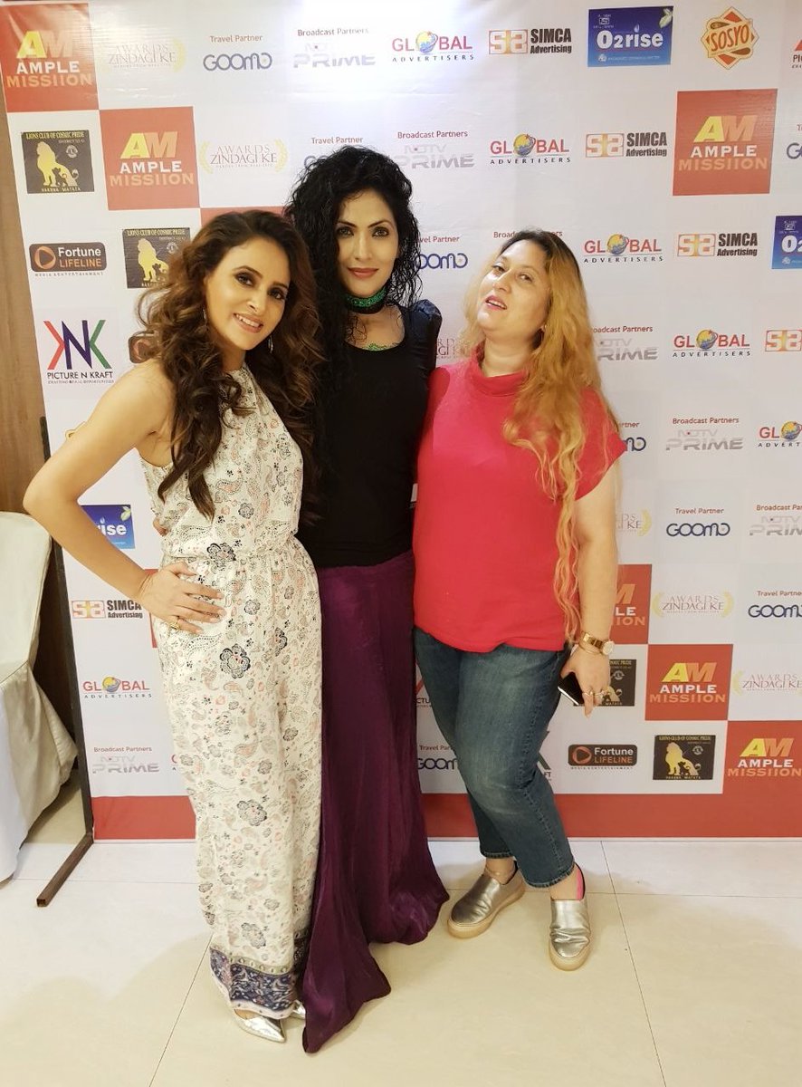 realsimranahuja's tweet photo. #Unveiling #AwardsZindagiKe #2 nd edition by #AmpleMission.. with the best #ParulChawla and #ShwetaKandhuri  #AwardsZindagiKe #This Saturday at Isckon.. #Kind thx #Dr #AneelMurarka.. https://t.co/ztp01ywgPc