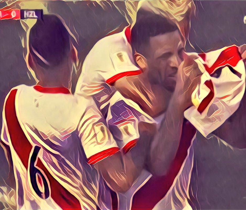 Safootballplay's tweet photo. Grítalo quédate sin garganta #peru ha vuelto al mundial después de 36 años 😭😭 #Perualmundial #arribaperu #pg9 #rusia2018 https://t.co/ToNnx9vlwU