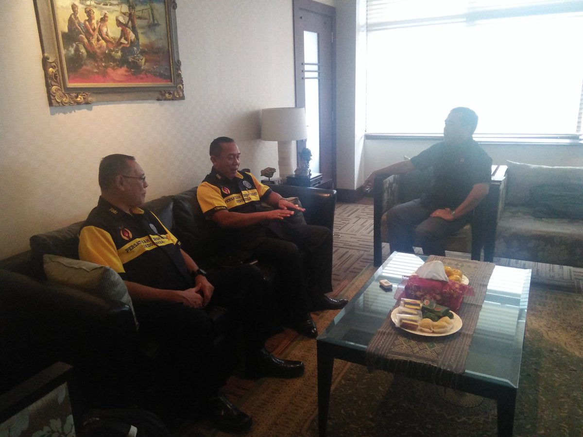 pdbipusat's tweet photo. Audiensi Ketum PBPDBI dgn Ketum KONI Pusat mengenai Persiapan MUNAS PDBI https://t.co/ROy7XdGXHH