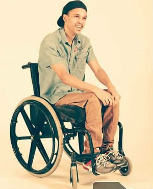 SA_Heroes's tweet photo. Hit with a crowbar, stabbed in head & breaking his spine, after trying to stop a train robbery in April 2016 #DarrynAugust now has sights set not only on walking, but emerging victorious on a different platform #ParalympicGames.
#SAHero needs YOUR support https://t.co/ynzlNaeKRT