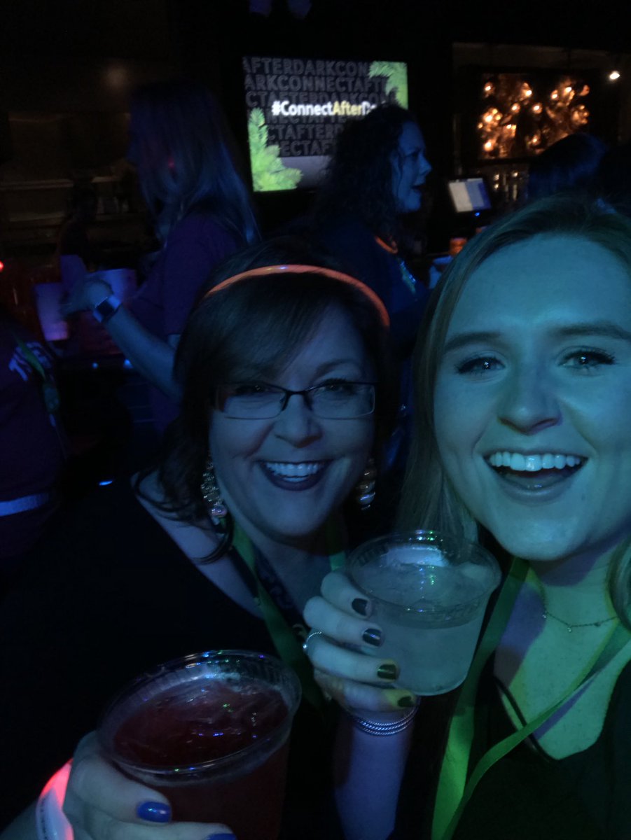 billizabeth's tweet photo. #ConnectAfterDark #QBConnect @tsheets https://t.co/pj4J7pfIb6