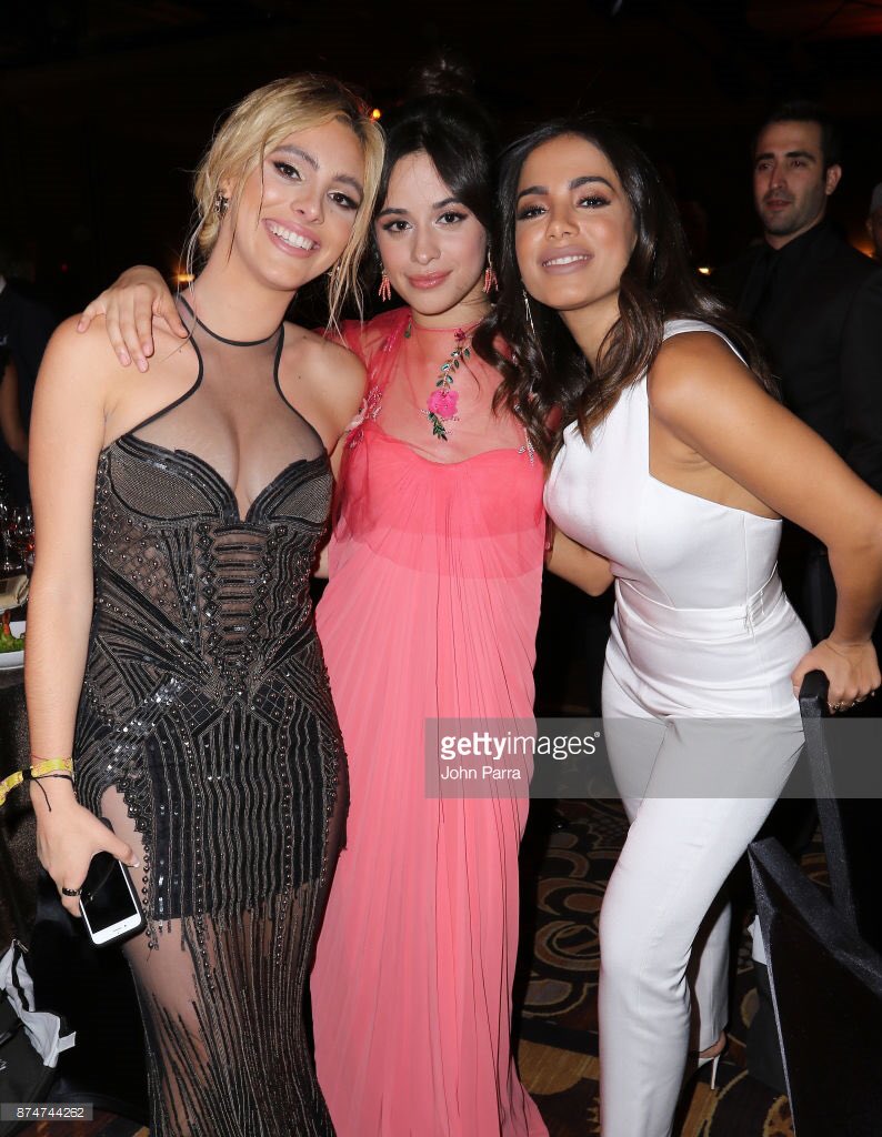 JucaDream's tweet photo. 📸 | Mais alguns clicks da @Anitta com a @Camila_Cabello e @LelePons, no Person of the Year. #AnittaEnElLatinGrammy #LatinGrammy https://t.co/gAyMAEwaPe