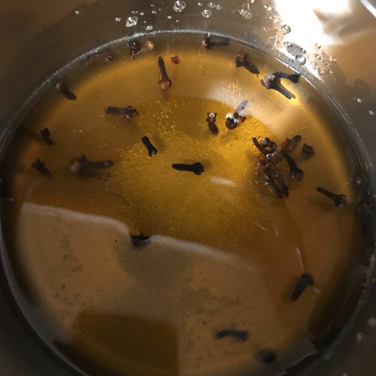 AcanJournal's tweet photo. Clove Simple Syrup recipe online for all your Tiki & Polynesian cocktail needs! https://t.co/yeBR9w12H0 #tiki #clovesyrup #cocktails #polynesiandrinks #polynesian #drinks #mixology #moderntiki https://t.co/UkOBYnFue7