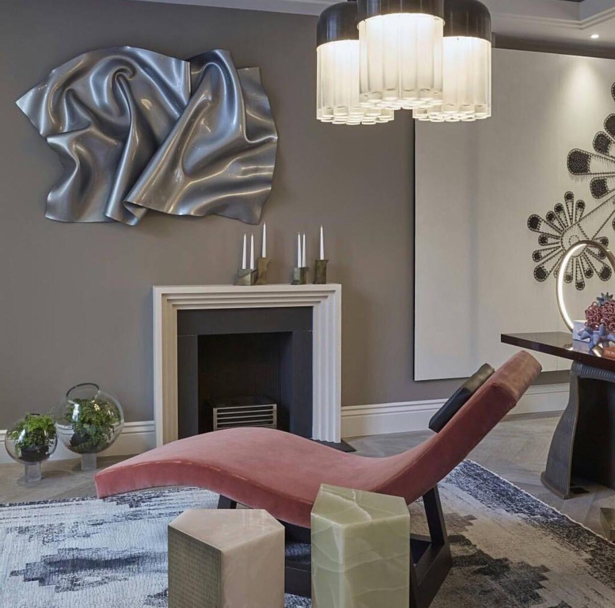 We adore the <a href="/fbc_london/">FBC London</a> chaise longue used in the <a href="/FB_Interiors/">FionaBarrattInterior</a> #HHLondon room design - the sumptuous velvet it's upholstered in is Vienna velvet in "Flamenco" by @deLeCuona - the perfect pink tribute to support <a href="/BCRFcure/">The Breast Cancer Research Foundation</a>! 

#HolidayHouseLondon