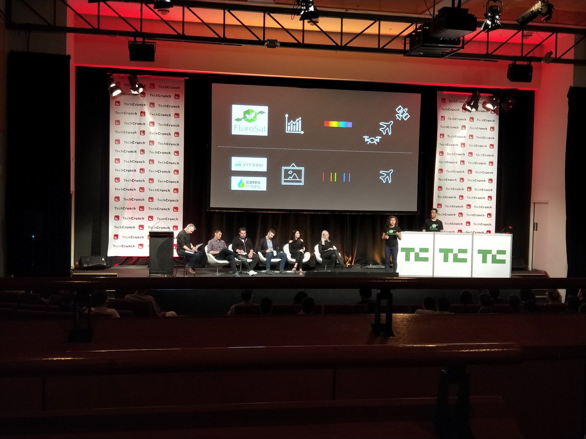 daphshen's tweet photo. Nice to see @FluroSat pitch again 😁 #techcrunchbattlefield https://t.co/goA3MuvXnW