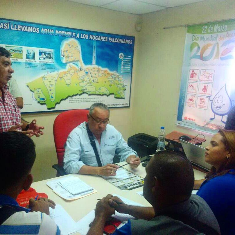 Con el obj de afianzar estrategias que solventen el bombeo de agua para el mcpio Falcón, sostuvimos encuentro con el pdte de HidroFalcon Ing. Tulio Chavez y el capitán Alexander Rivero. Buscando soluciones a los temas prioritarios. #JuevesdeServicios  #ParaguaneraComoEsperanza