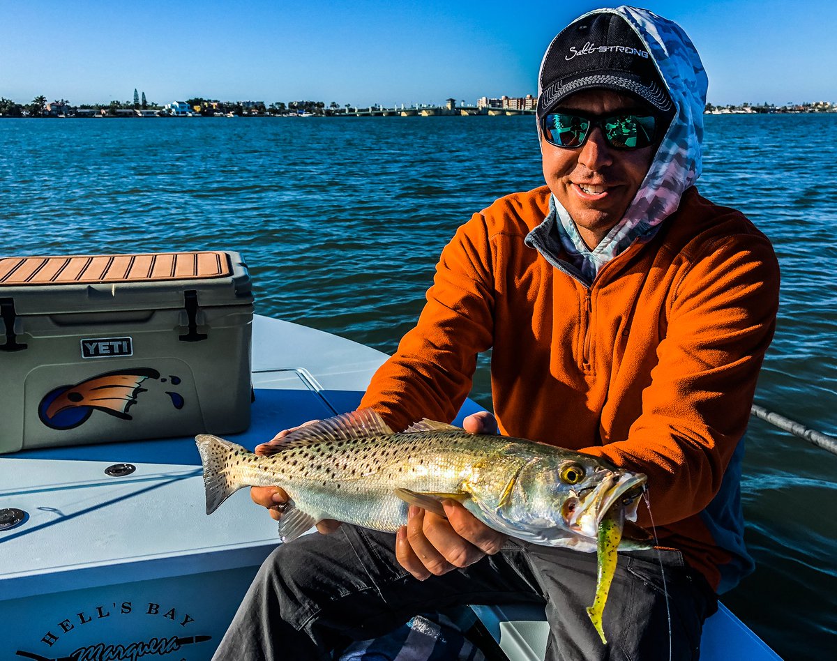 FlatsClass's tweet photo. This #speckledtrout smacked a 6” paddle tail the day after a cold front! Join me on November 18th at https://t.co/lXQp8wRFL9 to learn more inshore tactics for trout. #guyharveyangleracademy #fishingschool #mirrolure #procurescents https://t.co/iM2XBAr2Ko