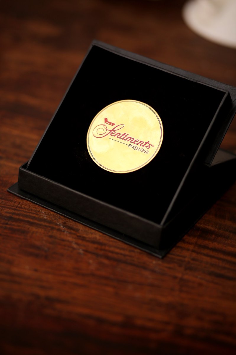 laraibmehtabb's tweet photo. Thank you TCS Sentiments Express for nominating and selecting me as a Winner of this beautiful Social Media Influencer Medal! :D So this was you, who sent me cute letter. I can't wait to gift my loved ones through #GiftBackFriday this November 17th! https://t.co/FC1T9eML4K