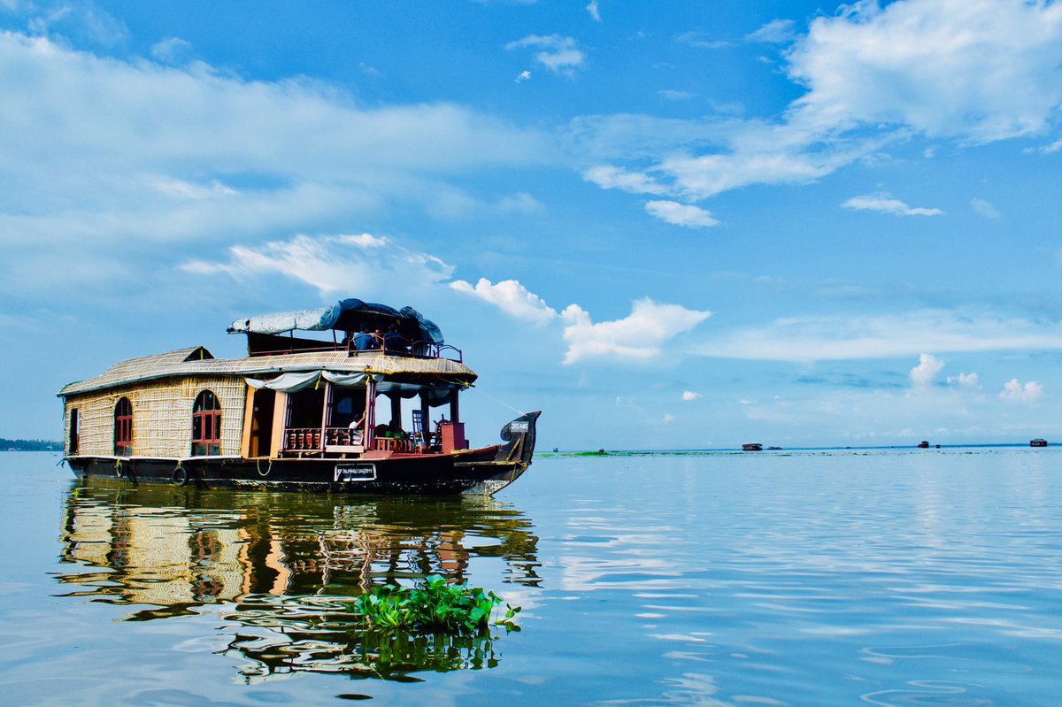 Atulgoyal's tweet photo. Had an amazing time exploring Kerala 🌴.
Few shots from the 1+ month spent there. No wonder it's called Gods Own Country! ❤️

#IncredibleIndia #GodsOwnCountry #Travel #India https://t.co/lVyZtwkIgL