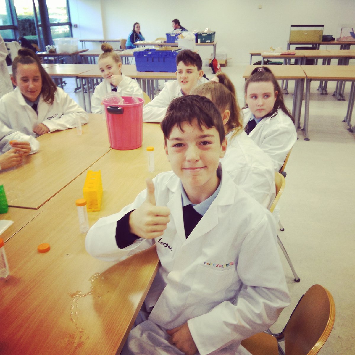 dkitscience's tweet image. Some very happy @Cellexplorers for @ScienceWeek #thinkdkit #scienceweek #dkitscience #fantasticdnaroadshow