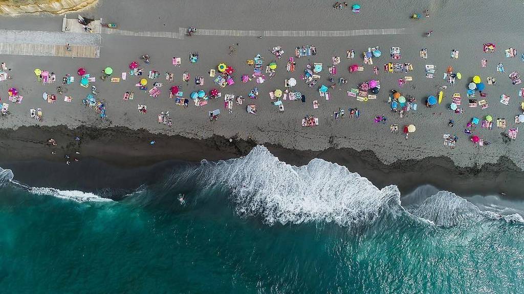 AzoresWhatElse's tweet photo. Photo By @scottys_world - Azorean black and beach #azores #tukatula #drone #dronephotography #fromabove #newprespective #colors #ariealphotography #beachgoers #dji #mavicpro #phantom4pro @djiglobal
#Repost #AzoresWhatElse #Azores #Açores #Portugal #Vi… https://t.co/umsugJIWXF https://t.co/3QjycxFcD1