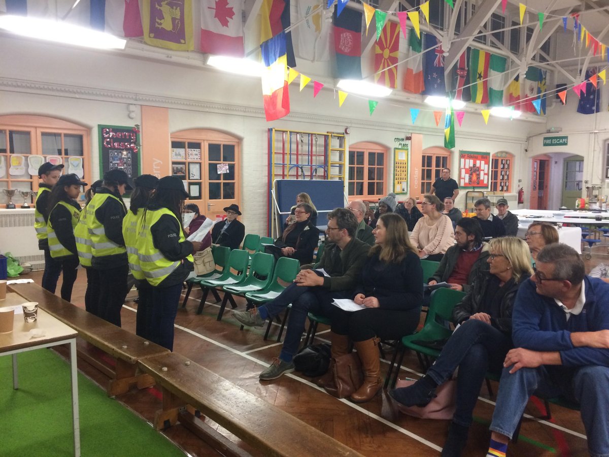 TVP_MiniPolice's tweet photo. Katesgrove Mini Police supporting the neighbourhood team at the Katesgrove Community Association/Neighbourhood Action Group AGM. #community https://t.co/PF6BUmV5l1