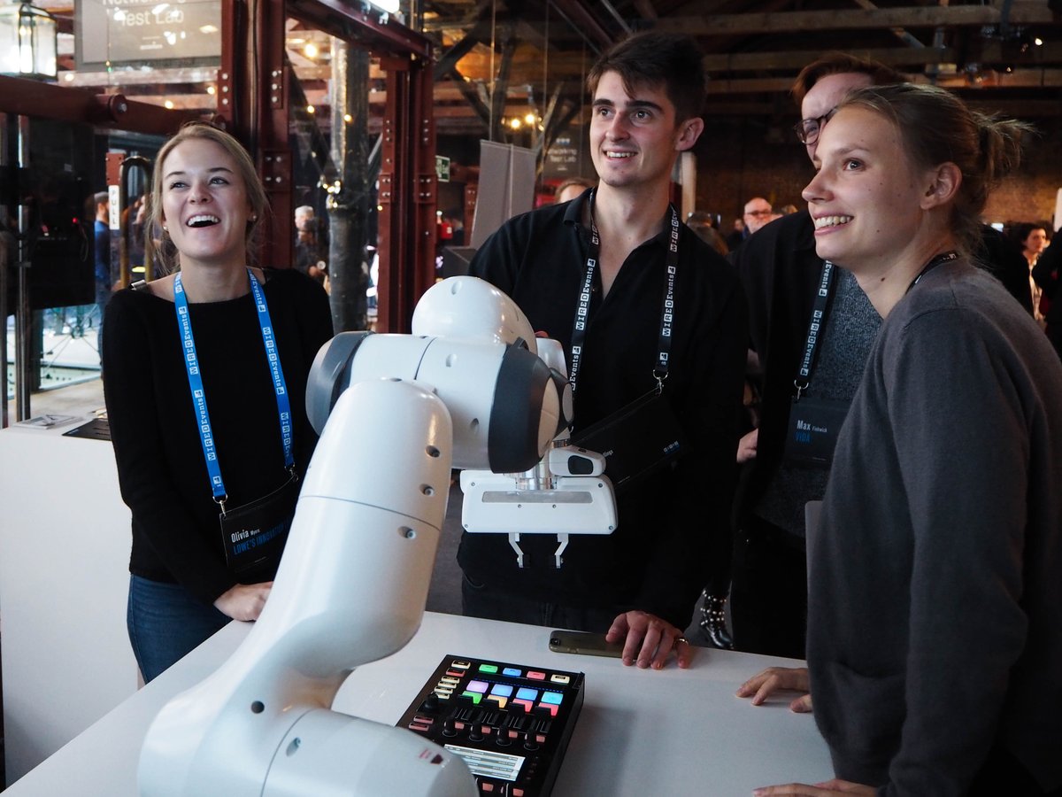 FRANKAROBOTICS's tweet photo. It was wonderful to receive so much interest from the public at #WIREDLive, meet @nico_rosberg - the @F1 World Champion 2016, industry representatives and students that joined us for #WIREDNextGeneration! Thank you to the entire @WiredUK team for the amazing event! https://t.co/5PZGSFINd5