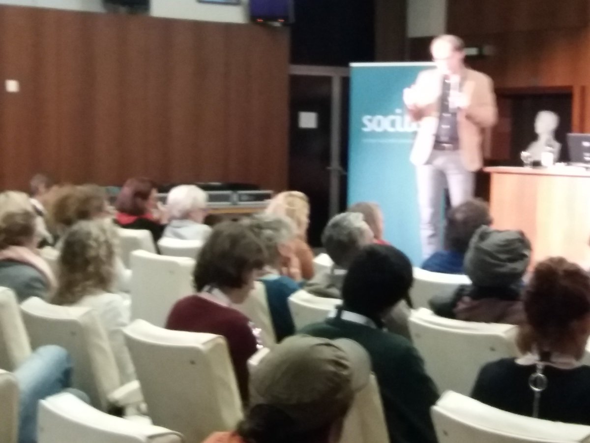 Sociustweets's tweet photo. Patrick Loobuyck "We leven in een immigratiesamenleving. Geen gemakkelijke klus. Wederzijdse empathie is noodzakelijk." #trefdag2017 https://t.co/OEYGVC2wwN