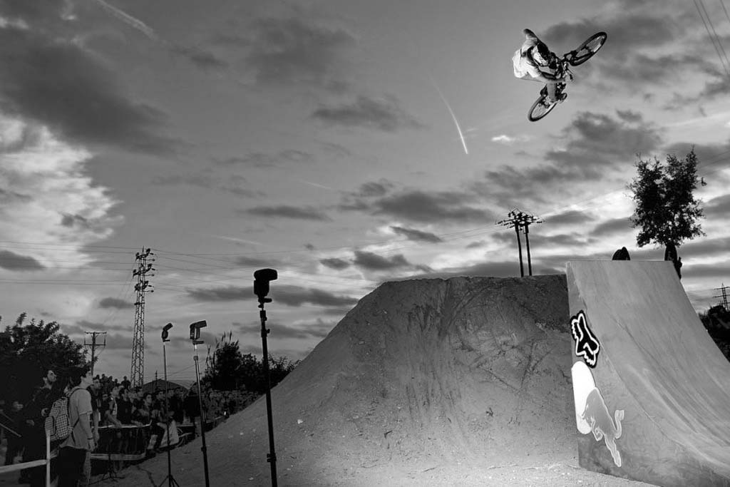 alotroladomtb's tweet photo. La Poma Bikepark celebra 10 años de Happy Ride Weekend del 17 al 19 de noviembre 🚵🍾 https://t.co/xGSYxJgwzU #HappyRideWeekend #AlotroladoMTB @LaPomaBikePark https://t.co/L6GTEmeomz