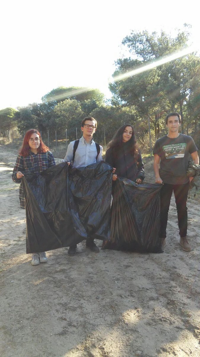 ecocampusUAM's tweet photo. Esta semana el Voluntariado ambiental de la UAM, ha realizado una salida a Valdelatas para recoger residuos y recordar la importancia de cuidar, respetar y proteger los recursos naturales y el medio ambiente. https://t.co/5rHiON9vQi