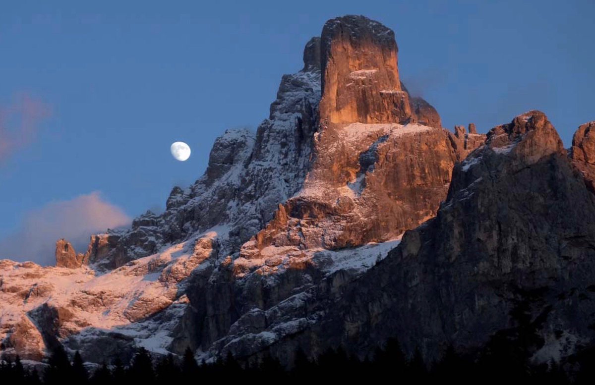 DolomitesUNESCO's tweet photo. Ultimi giorni per visitare la #mostra fotografica '#Cartoline dalle #Dolomiti: Premio #DinoBuzzati' a #Trento presso la #Casa della #SAT - Società Alpinisti Tridentini * #dolomitesunesco #unesco https://t.co/M714g02v9b