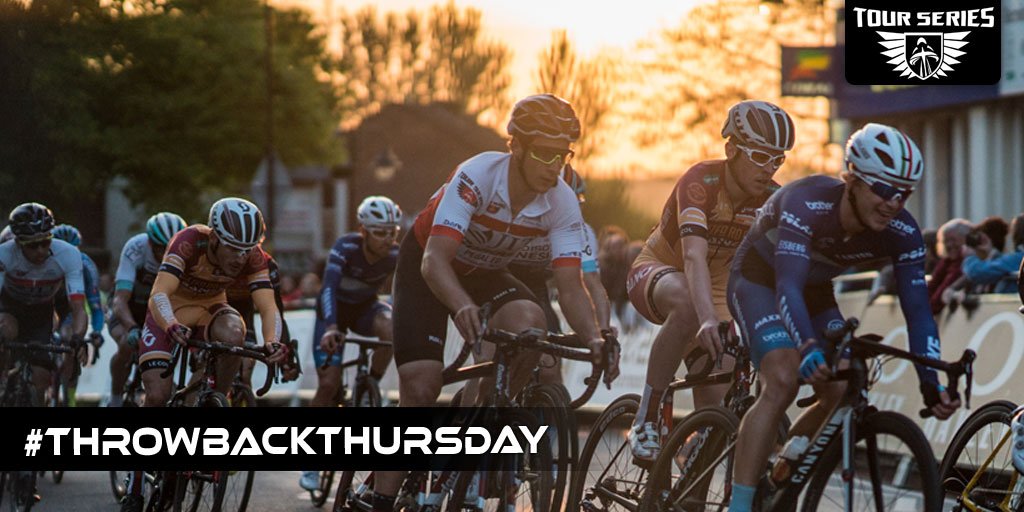 #ThrowbackThursday to 2017's Rd1 in Redditch as the sun lowers over the action in the men's race 🌇 #tourseries