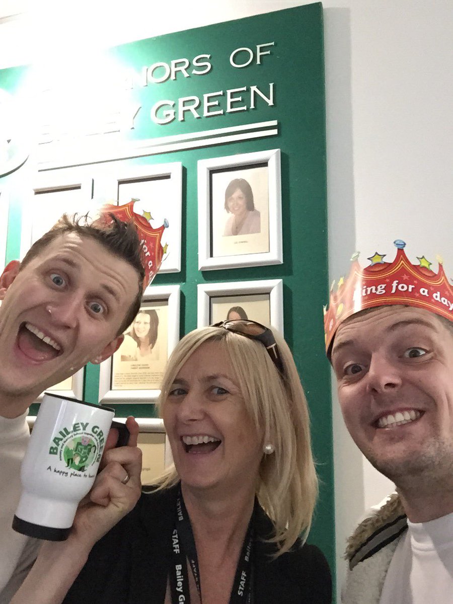 Damianandtom's tweet photo. Fab morning at Bailey Green Primary thanks for our presents see you at Xmas @BlueGenieEnts @Playhouse_WB #baileygreen #panto #newcastle https://t.co/xzZXHJBmRg