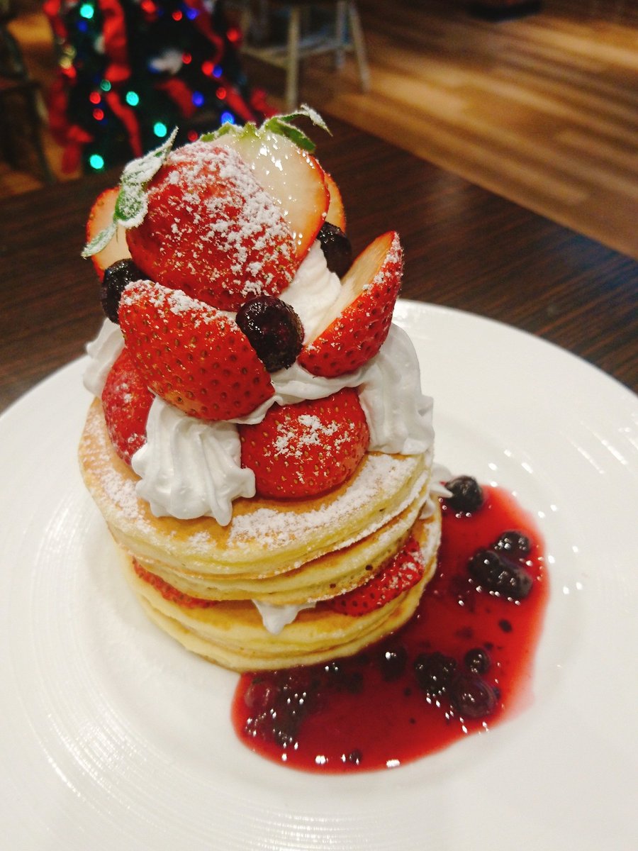 cafepurari's tweet photo. こんにちはcafeぷらりです
本日より期間限定で苺スイーツ開始しました😳🎵
今だけの苺たっぷりスイーツを是非お試しください！
皆様のご来店お待ちしております✨ https://t.co/5bcx0qRWHK