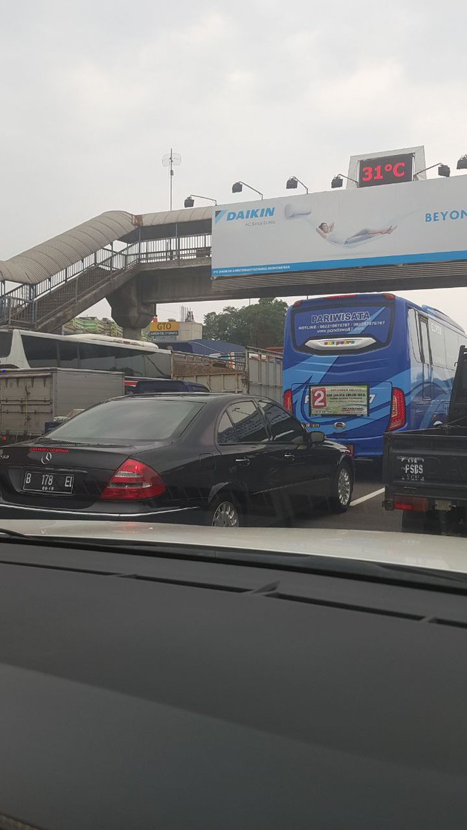 RadioElshinta's tweet photo. 13.54: Lalin di KM 04,200 #Tolckmpk arah Bekasi, terpantau macet. (P. Bambang) #StayTunedElshinta https://t.co/rCeO8R6QRb