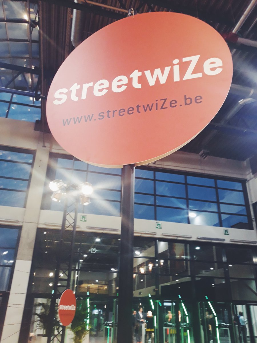 bestreetwize's tweet photo. Goodmorning #vovbeurs17 We are ready to welcome you @Brabanthallen for a unique #VR experience ! https://t.co/pLPs1XNbkg
