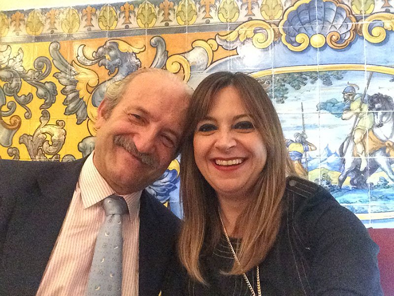 yolandhidalgo's tweet photo. Lo bonito y mágico de encontrarse de nuevo. En el concurso Encuentro Iberoamericano de Espumosos en Mérida. #ecibe @aulavino https://t.co/yDYsdmkg64