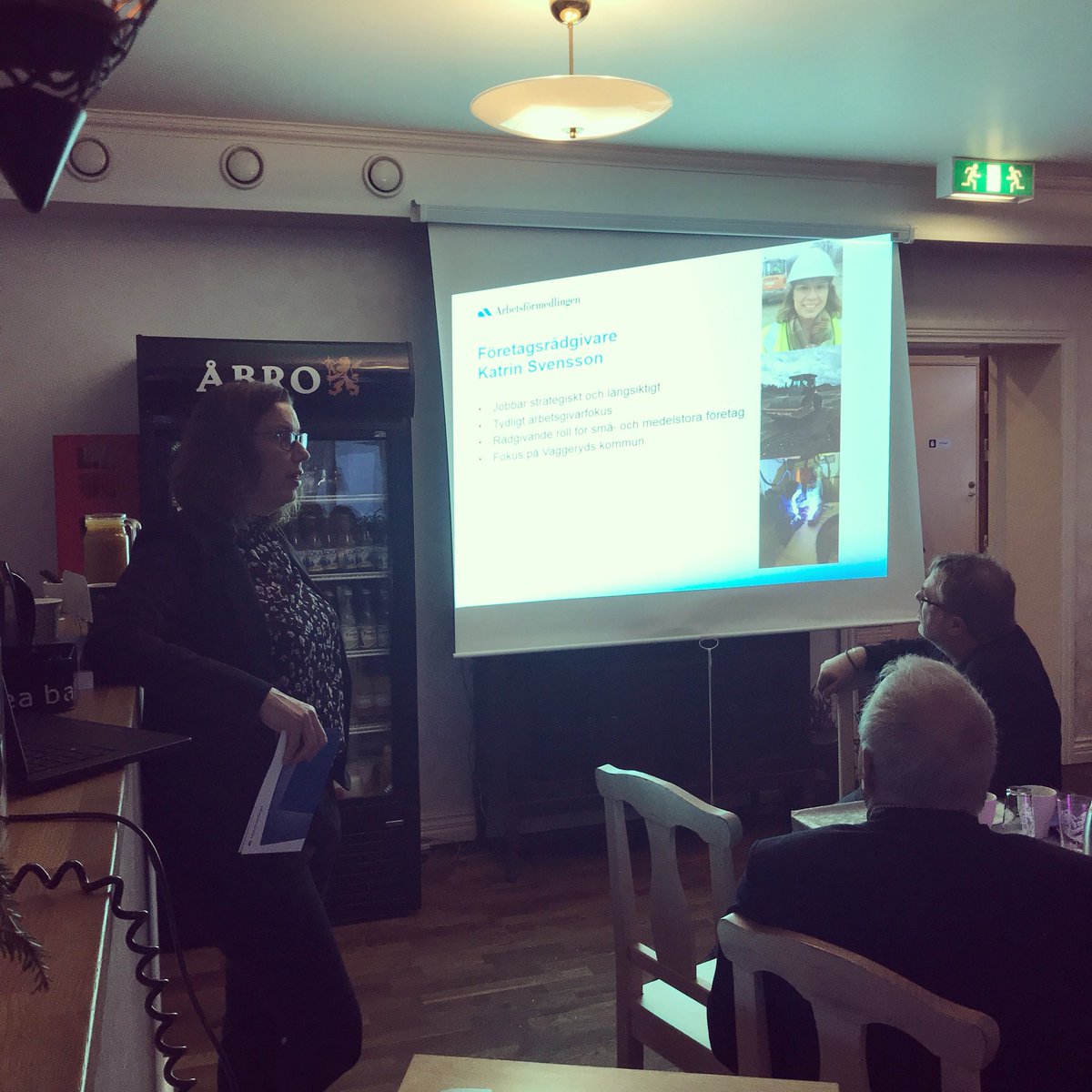 SvenssonKatrin's tweet photo. Har haft förmånen att prata kompetensförsörjning med näringslivet i Vaggeryds kommun #företagsrådgivare #Arbetsförmedlingen #förnyelseresan #kompetensförsörjning https://t.co/WuAZW7J3Fj