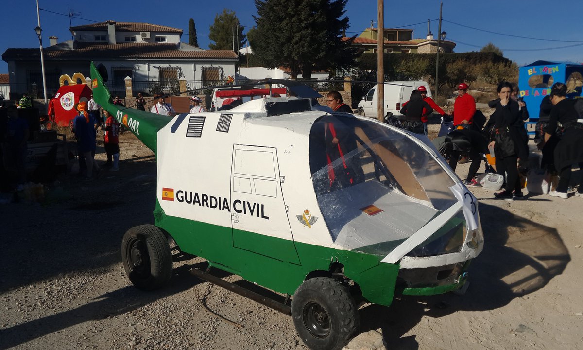 guardiacivil's tweet photo. #BuenosDías, presentamos el nuevo híbrido de la Guardia Civil, se llama «cochecoptero» y estará en funcionamiento cuando nos entreguen las primeras unidades.
😂😂😂
#Gracias a Autos Locos de #Archivel (Murcia), por acordarse de nosotros. https://t.co/s4yTgyu2dl