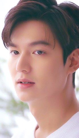 ambiguous_920's tweet image. sad about Bae Suzy and Lee MinHo break up but i respect their decision 😭💔 @ActorLeeMinHo @missA_suzy #Suzy #LeeMinHo #LOTBS #WYWS #Couple