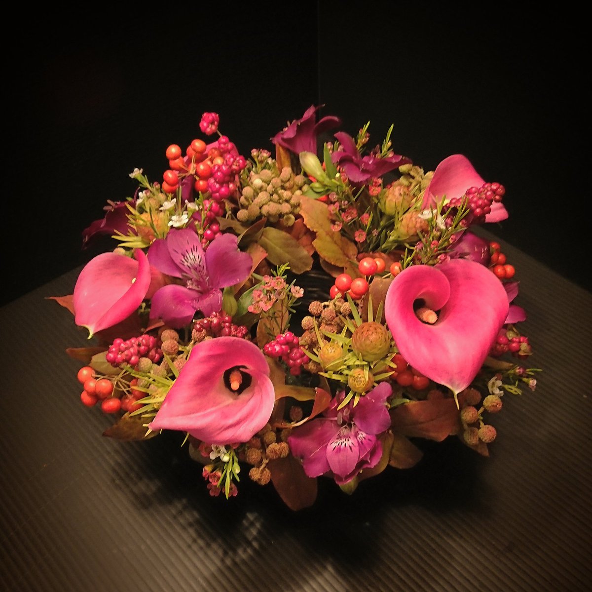 Flowersたぐりん Twitterissa リング型バスケットの秋のアレンジ 作ってきました フラワーアレンジメント フランス式 秋 秋のアレンジ カラー Flowersたぐりん Twitterissa リング型バスケットの秋のアレンジ 作ってきました フラワーアレンジメント フランス式 秋 秋のアレンジ カラー