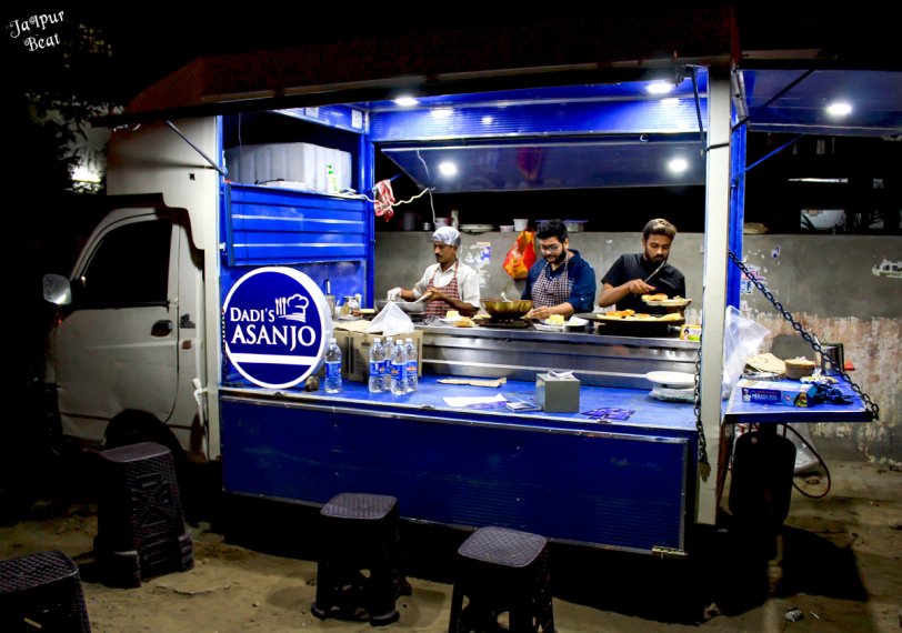 jaipurbeat's tweet photo. Come winter and we need more food, especially on the streets! So welcome this new #FoodTruck in the food hub of #Jaipur- Raja Park: Dadi's Asanjo
#foodofjaipur #streetsofjaipur #jaipurbeat #foodreview
https://t.co/cKchdUXy9l https://t.co/52V41YUEyq