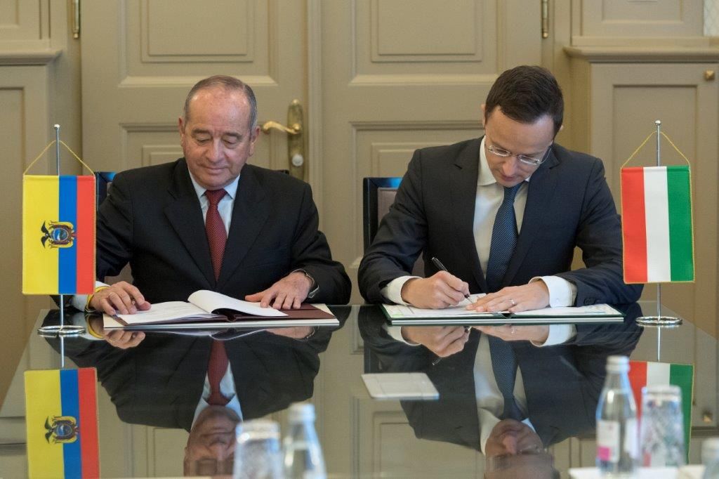 lafbudapest2017's tweet photo. Minister of Telecommunications and Information Society of Ecuador Guillermo León Santracruz and Minister of Foreign Affairs and Trade of Hungary Péter Szijjártó at the III. Hungary - Latin America Forum #LAFIII @eulacfoundation @EmbaMexHungria @CancilleriaEc https://t.co/X0vTBlgSOn