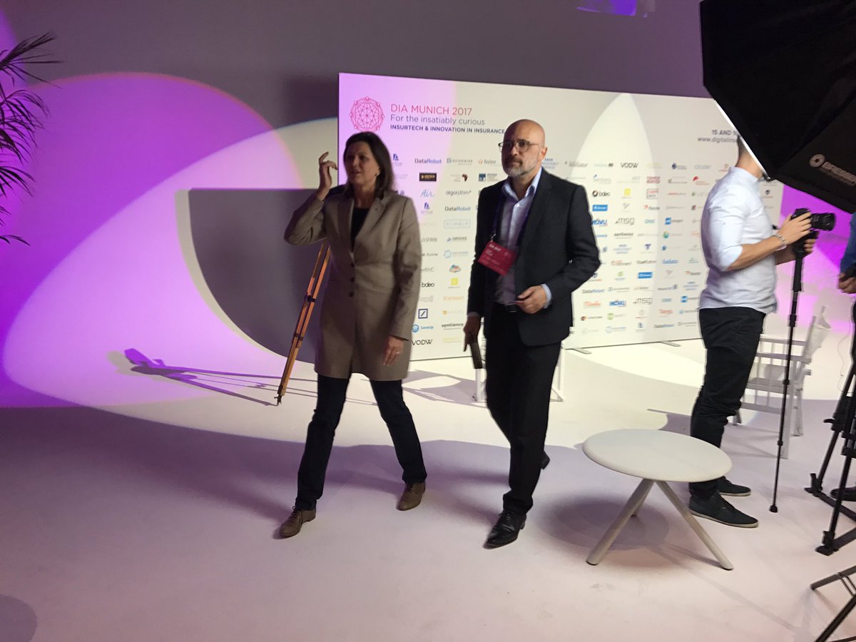 EY_VODW's tweet image. Our partner @rogerpeverelli meeting the Bavarian minister of economic affairs at #DIAMunich