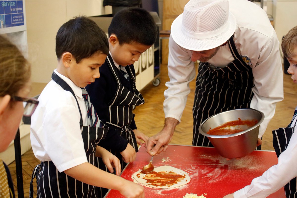 SJCJuniorSchool's tweet photo. Year 2 had a great time yesterday afternoon making pizzas for #CookeryWeek! It was great to see a variation of flavours from simple Margherita to delicious meat feasts. #SJCPrePrep #Portsmouth https://t.co/6YHLr5IXWt