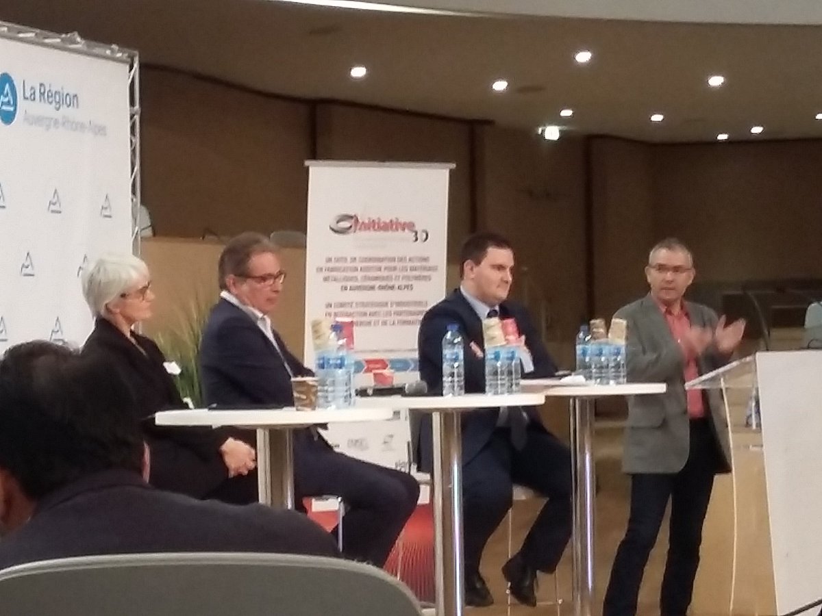 ElodieSeignobos's tweet photo. Presentation of Sinterline collaborations in Region AURA by Sebastien Nebut @Technyl with @IPC_3D_Printing  @AxelOne and labo IMP @insadelyon #fabricationadditive  #RegionAURA https://t.co/TZemB02aOg https://t.co/KF0cpq6T5i