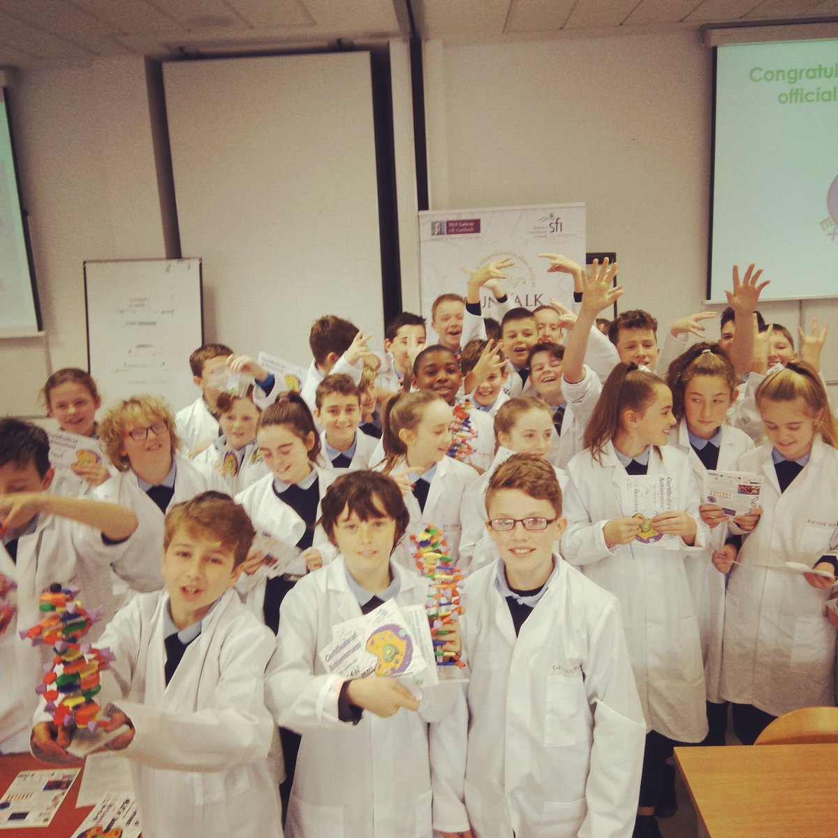 dkitscience's tweet image. Some @Cellexplorers fun @dkitscience #dkitscience #scienceweek