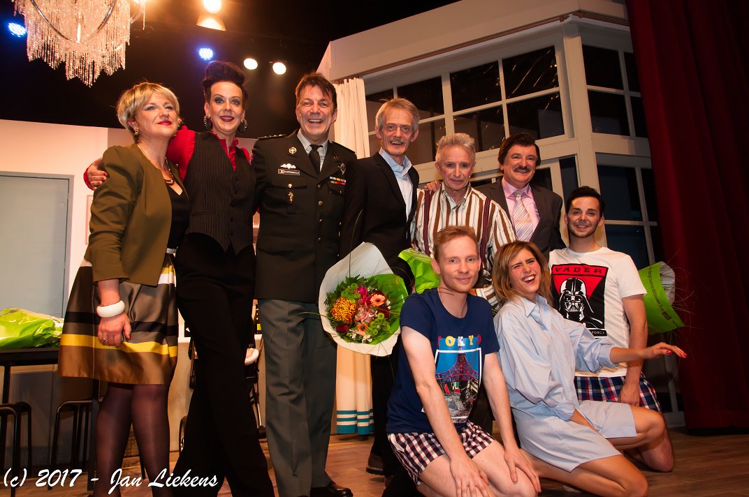 Première De Tante van Charlie - De rode loper goo.gl/mFpi2W <a href="/Dekomediecomp/">De Komedie Compagnie</a> <a href="/nicowarrinnier/">NICOmedieCompagnie</a> <a href="/DirkVanVooren/">Dirk Van Vooren</a> info &amp; tickets  goo.gl/tUpMno