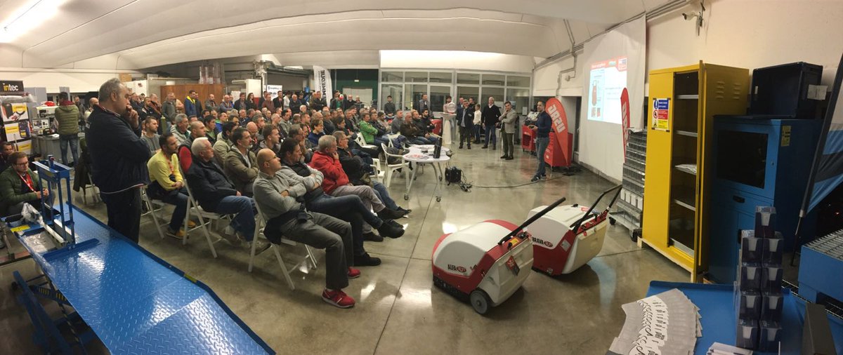 famisrl's tweet photo. Momenti della partecipazione di #Famisrl all’#openhouse di BACAR SRL, uno dei  rivenditori Gold, che in provincia di Lucca è un punto di riferimento specializzato in ambito di auto attrezzature. Straordinaria l’affluenza! https://t.co/oJvZlehofB