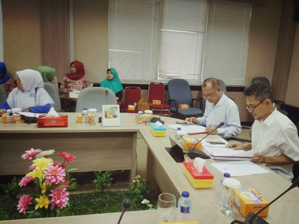 FPKS_Batam's tweet photo. Agenda dewan fraksi PKS Pak Ir. Riky Indrakari,  16 November 2017, 
"Focus Group Discussion (FGD) dengan Stakeholder ". 
Rancangan PERDA “Pengembangan Anak Usia Dini Holistik &amp; Integratif Kota Batam” bersama
HIMPAUDI, IGTG, IGRA, Bunda PAUD Kecamatan/Kelurahan se-Kota Batam https://t.co/SWbsQVFDL9