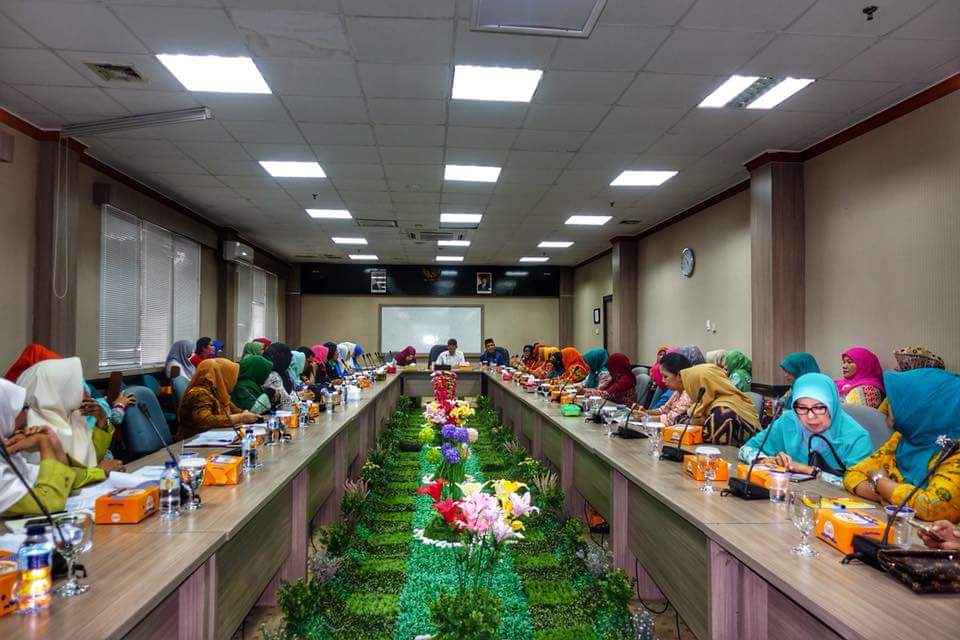FPKS_Batam's tweet photo. Agenda dewan fraksi PKS Pak Ir. Riky Indrakari,  16 November 2017, 
"Focus Group Discussion (FGD) dengan Stakeholder ". 
Rancangan PERDA “Pengembangan Anak Usia Dini Holistik &amp; Integratif Kota Batam” bersama
HIMPAUDI, IGTG, IGRA, Bunda PAUD Kecamatan/Kelurahan se-Kota Batam https://t.co/SWbsQVFDL9