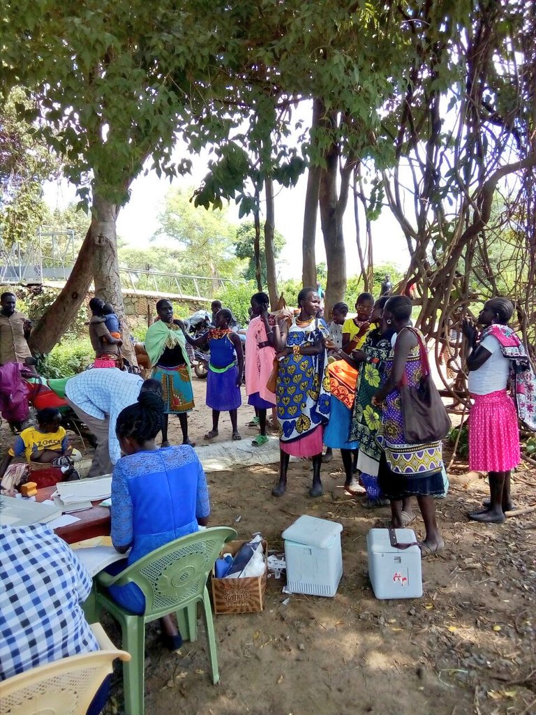 KenyaRedCross's tweet photo. Mothers bring their children for immunization and treatment in West Pokot county, as part of the ongoing #CatchUpCampaign meant to deliver critical health services in 11 counties. https://t.co/ibVWmaL46b
