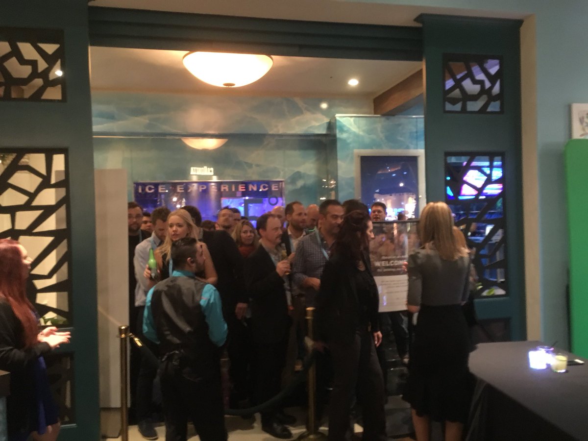 MattJezyk's tweet photo. Thanks for coming to our #DynaNight party at #AU2017! Great to see so much of the @DynamoBIM community, and lines out the door! https://t.co/RpQD3XD01l