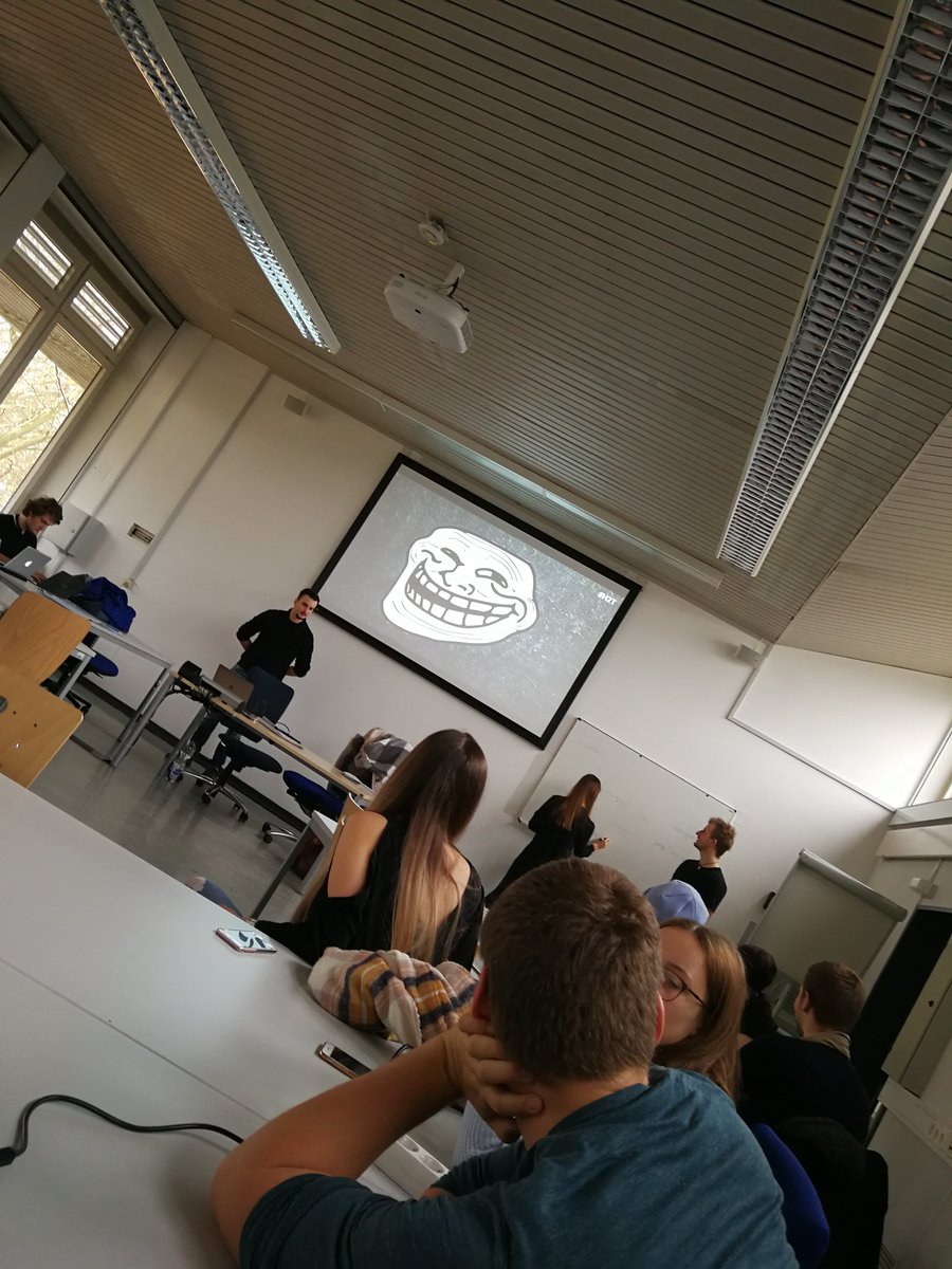 NinjaGiraffe007's tweet photo. #howtotroll #OnKommArmy #Barcamp #jetztwirdgetrollt https://t.co/2zq6NczIBj