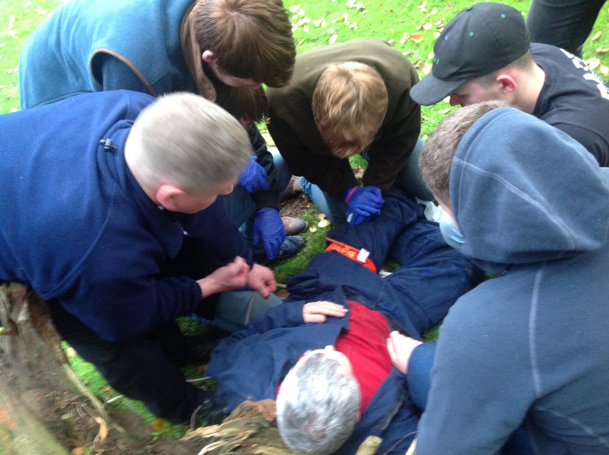 RHC_ForestryArb's tweet photo. Hands on First Aid training, getting trained in dealing with mass bleeding
#stopthebleed
#directpressure
@Reaseheath 
@RHC_Alumni 
@STIHLUSA 
@ISArboriculture https://t.co/aKJP2HgR05
