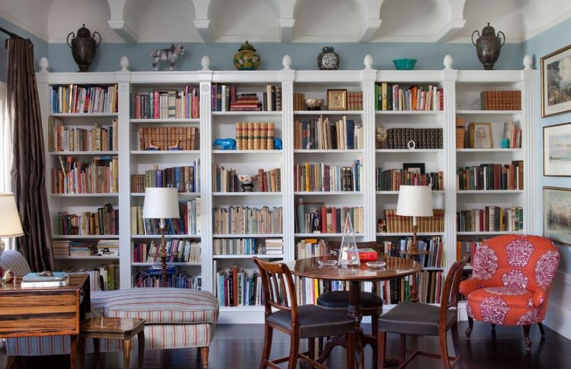 "Kitapsız bir ev üzücü olmalı. Daha üzücüsü ise; okuyanı olmayan kitaplarla dolu bir evdir" 

Manuel Rivas