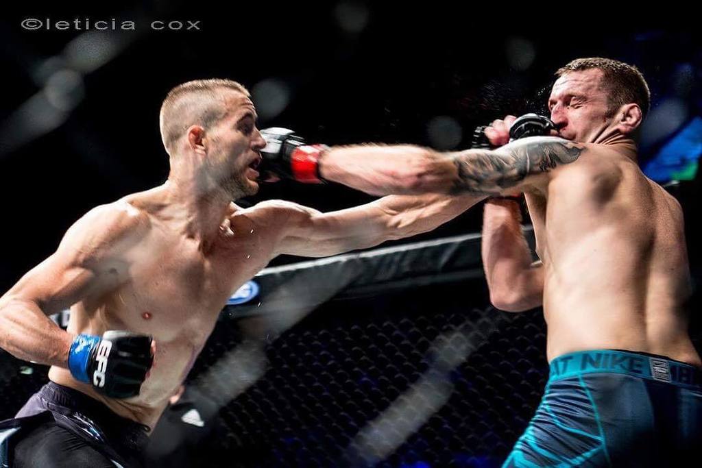 LeticiaCoxPhoto's tweet photo. Boyd strikes! Boyd got the moves! @boydallenmma @efcworldwide #efcworldwide #EFC65 @calum1873 #mma #martialarts #fligher #nikontop #nikond850 #photographer #ormsdirect #boxing #judo #jitjitsu #ishootwithorms #nikonownermagazine #sports #gloves #lifestyle… https://t.co/s1nqMeFaT6 https://t.co/zZdpmp5FEU