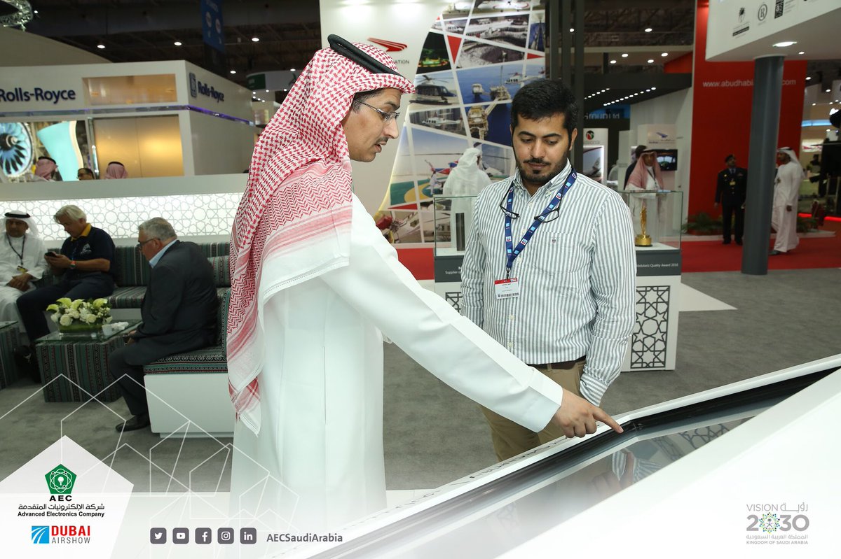GATETraining's tweet photo. RT @AECSaudiArabia: جانب من زوار جناح #الإلكترونيات_المتقدمة بمعرض @DubaiAirshow ، واطلاعهم على جديد الشركة بمجالات الدفاع.
#DAS17 
#صناعات_عسكرية_سعودية_نفخر_بها https://t.co/4n40R0t9vM